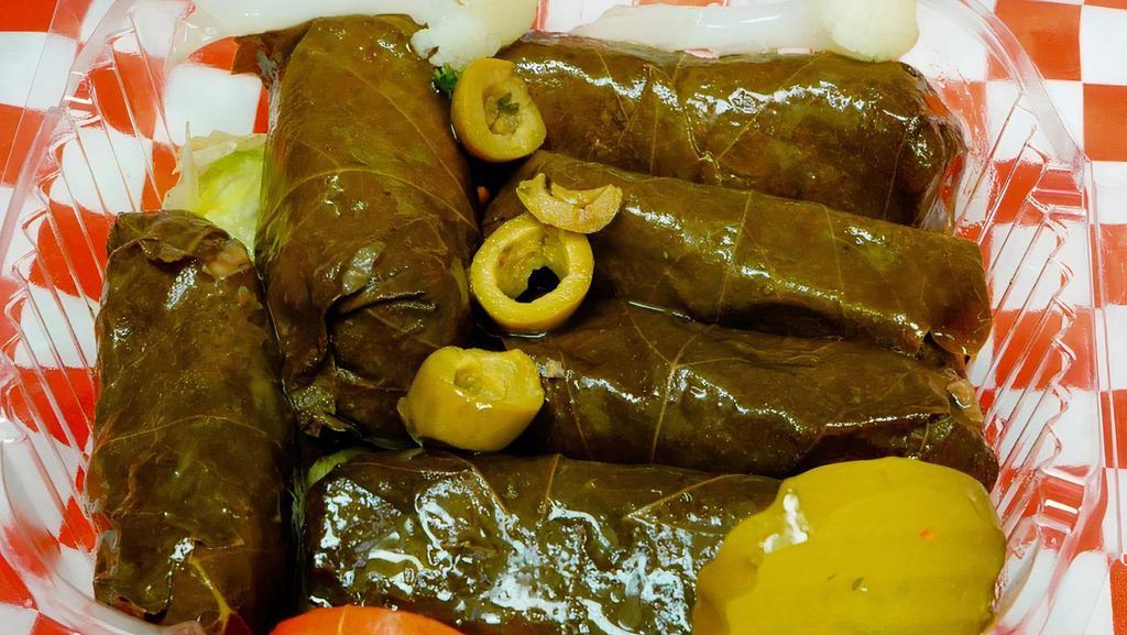Dolma Plate · Comes with 6 pieces of dolmas