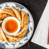 Gyoza · 炸饺 Eight Deep Fried Pot Stickers