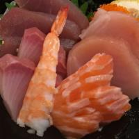Super Sashimi Set · Tuna, salmon, yellowtail, albacore, shrimp, scallops, eel