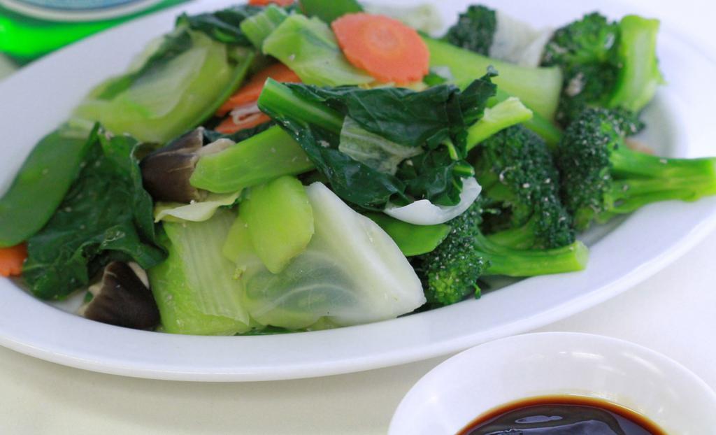 Steamed Mixed Vegetables · Varieties of fresh vegetables, including Chinese broccoli, green cabbage, broccoli crowns, baby bok choy, diced carrots, chopped fresh garlic, and straw mushrooms all steamed at over 500F served alongside a cup of various Chinese and Thai premium dark brown sauce. Served with a small cup of gourmet steamed premium jasmine rice.