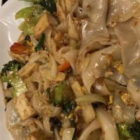 .Pad Kee Mao · Vegan. Stir-fried wide rice noodles with broccoli, bamboo shoots, tomatoes, egg, onions, bel...