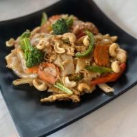 Spicy Cashew Noodle (V) · Wide rice noodles wok fried with egg, bell peppers, broccoli, carrots, roasted cashew nuts, ...