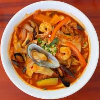 Jjamppong / 짬뽕 · Spicy seafood noodle soup. Served spicy.
