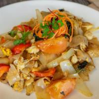 Pad Kee Mao Noodle · Vegan, gluten free. Pan-fried flat rice noodle with egg, tomatoes, bell pepper, onion, garli...