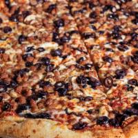 Combo Classico Pizza · Fresh mushrooms, natural black olives and crumbled Italian sausage.