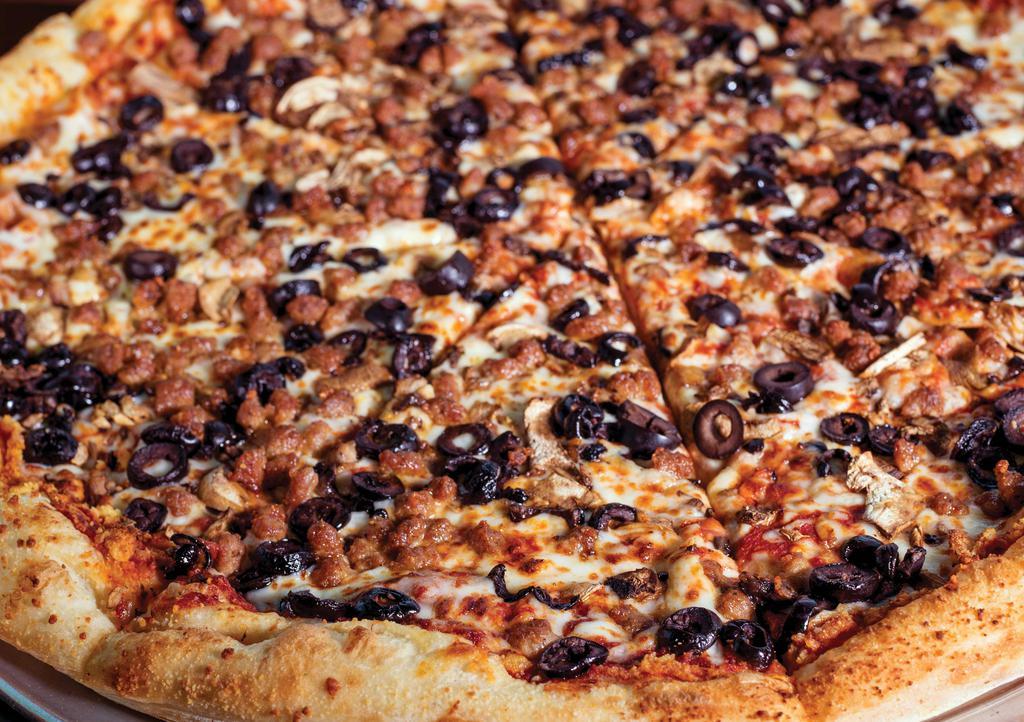 Combo Classico Pizza · Fresh mushrooms, natural black olives and crumbled Italian sausage.