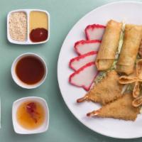 Combination Appetizers (For 2) · Egg roll, BBQ pork, chicken wings, deep fried prawns, cream cheese wonton.