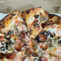 Cast Iron Super Pie · Pepperoni, fennel sausage, green bell pepper, red onion, black olive, and mushrooms