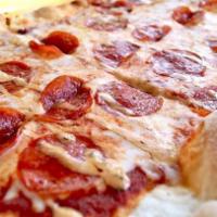 Pepperoni · Mozzarella, pepperoni, pizza sauce.