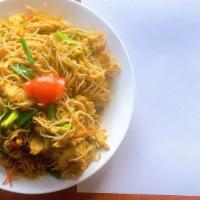 N02 Chicken Singapore Noodles · Spicy. With curry.