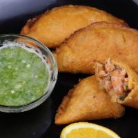 Empanadas De Camaron · Orden de 3 empanadas rellenas de camaron y queso, acompañadas de salsa verde. 
Order of thre...