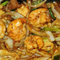 Mongolian 3 Kinds 蒙古三样 · Chicken, beef, and shrimp. Hot and spicy. comes with steamed white rice.
