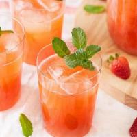 Strawberry Lemonade · 20oz cup