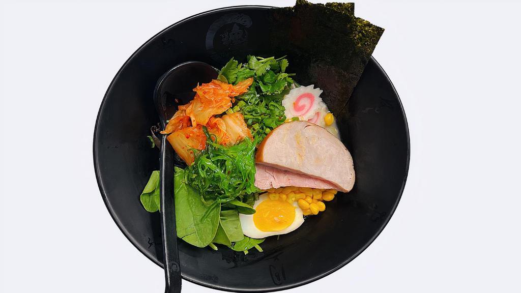 Yakiniku Ramen · Baked ham,Seaweed Salad,Corn,black fungus,bean sprouts,scallion,fish cake,boiled egg,Spinach,caraway.