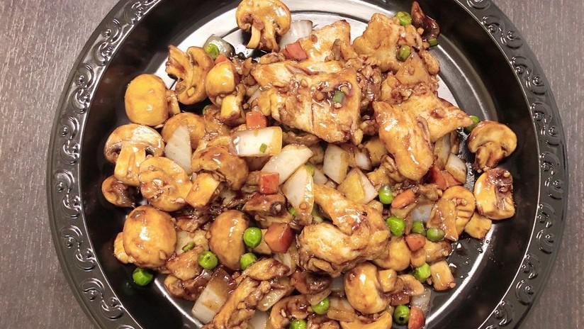 House Special Chicken · Sliced white meat chicken with peas, carrot, mushrooms, onion in house brown sauce.