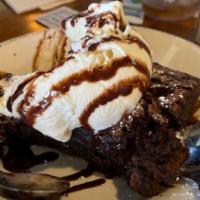 One Pound Brownie · Fresh Baked chocolate brownie, Häagen-Dazs ice cream, chocolate sauce, powdered sugar