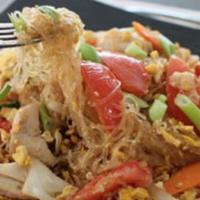 Pad Woon Sen · Glass noodles, egg, tomatoes, onions, cucumbers, mushrooms and carrots.