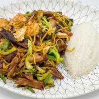 House Yakisoba · Yakisoba noodles stir-fried chicken, beef, pork and prawn with vegetables.