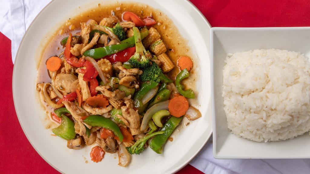 Pad Ruam Mit · Everything mixed together. Stir-fried assorted vegetables in a savory house sauce.