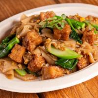 Pad Si Eew · wide rice noodle, egg, broccoli, Chinese broccoli