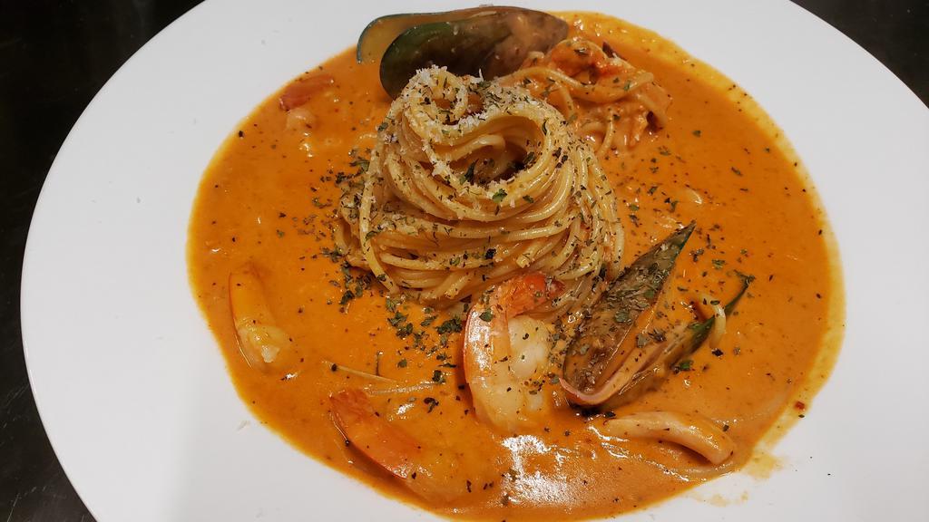 Spicy Rose Seafood Spaghetti · Shrimp, Mussel, Squid