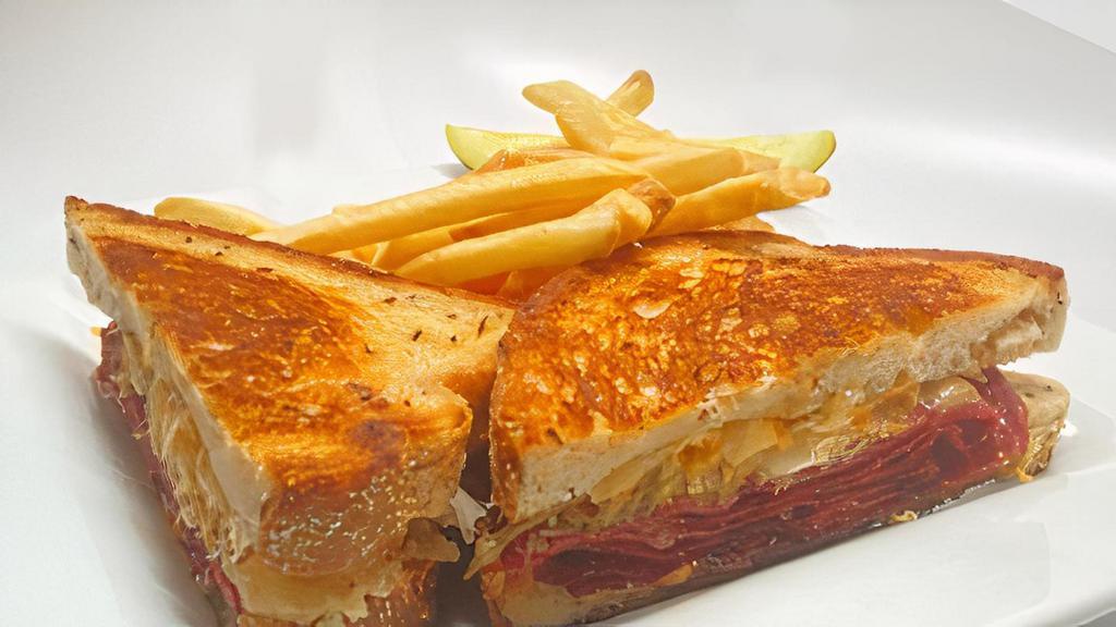 New York Reuben · Grilled corned beef, sauerkraut, Swiss cheese, and thousand island spread on rye