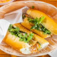 Grilled Chicken Banh Mi · Bánh Mì Gà Nướng