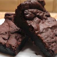Mini Vegan Brownies (Num Num Bakery) · 2 delicious mini vegan brownies from Num Num Bakery.