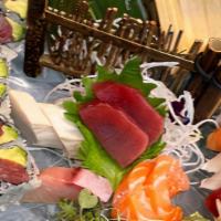 (Gf) Sachi Special For One · Chefs choice 5 pcs sushi and 7 pcs sashimi with tuna avocado roll