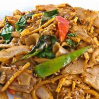 Phad Kee Mao · (Drunken Noodles) Wide rice noodles stir-fried in a chili paste, egg, bell pepper, broccoli,...