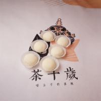 Durian Snow Mochi (W) 6 Pieces · six  sonw mochi