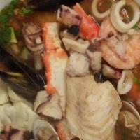 7 Mares · Broth soup made with shrimp, crab, clams, mussels, scallops, octopus, cucumbers, carrots, po...