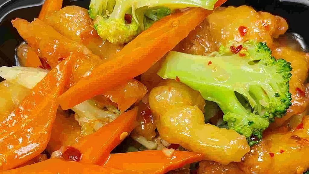 Fire Cracker  Chicken · 🌶️ White meat chicken lightly battered and sautéed w/ broccolis, strew mushrooms and carrots in spicy sweet & sour sauce.