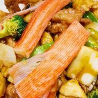 Family  Delight · Jumbo shrimps, scallops, crab sticks, chicken, beef and vegetables stir fried in brown garli...