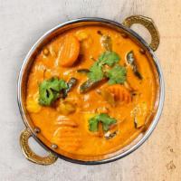 Korma Entree · Ginger, garlic, potato and carrot in a mild cream and yogurt sauce. Served with rice.