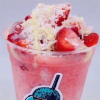 Niña Fresa · Shaved ice with our homemade cream, strawberry syrup, fresh strawberries, coconut flakes, an...
