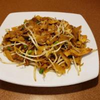 Chicken Noodles (Kai Kua) · Stir fried wide rice noodles with egg, bean sprouts, green onions.