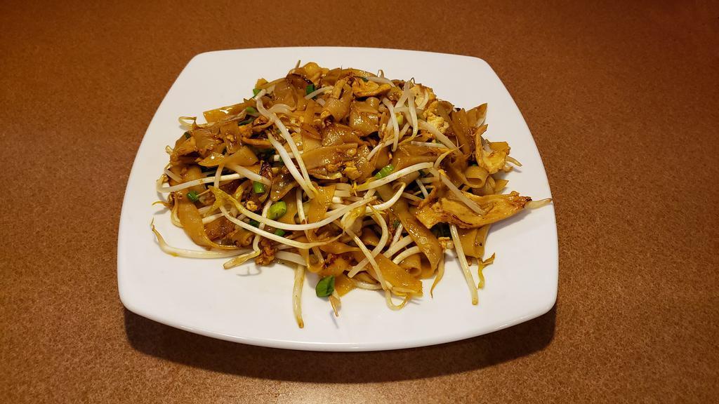 Chicken Noodles (Kai Kua) · Stir fried wide rice noodles with egg, bean sprouts, green onions.