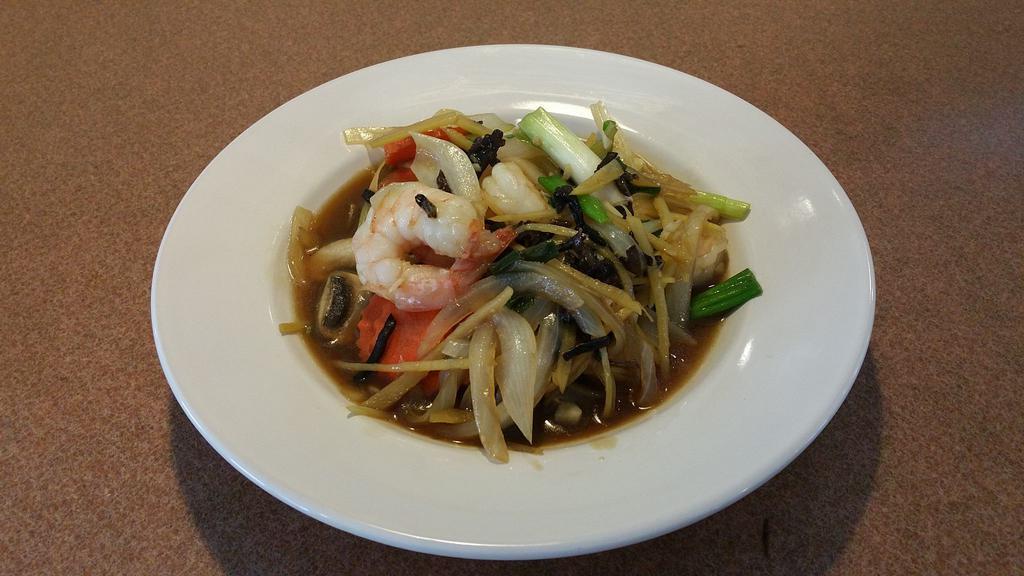 Ginger · Stir fried fresh ginger with onions, mushroom, black mushroom, and green onions in house special sauce.