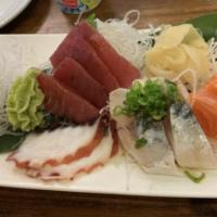 Sashimi Lunch · With miso soup.