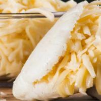 Arepa Queso · (Mozzarella Cheese)