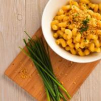 Arista Mac N' Cheese · Hot and delicious mac n cheese dish made with a mixture of cheddar, Jack and smoked cheddar.