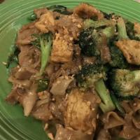 Pad See Ew · Fresh wide size rice noodles with egg flavored with sweet soy sauce and broccoli. “Please no...