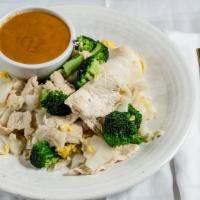 Rama Noodle · Stir-Fried Wide Rice Noodles and Broccoli Served with peanut sauce.