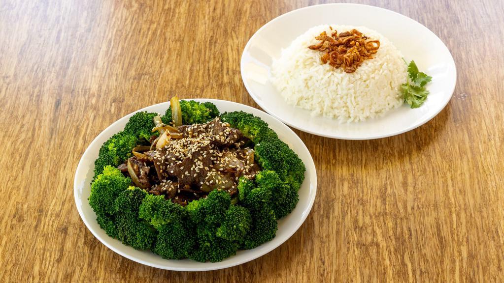Broccoli Beef · Stir-fried beef loin, broccoli, onion, garlic, house sauce