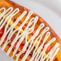 El Chipilon · Hot dog con pan dorado y relleno de queso mozzarella. / Hot dog with grilled bread,
stuffed ...