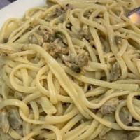 Linguine · with clam sauce (red or white)