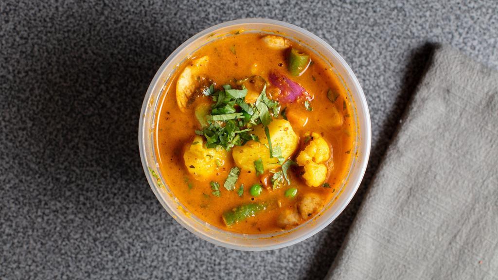 Vegetable Vindaloo · Chickpeas and mixed vegetables in a silky curry sauce. Served with rice, pachadi and pickle (Vegan).