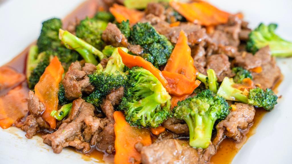 Broccoli · Tender marinated slices with broccoli and carrots