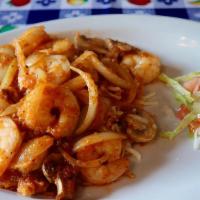 Arros Con Camarones  · Shrimp sautéed with mushrooms and onion in our special sauce served in a bed of rice and Mon...